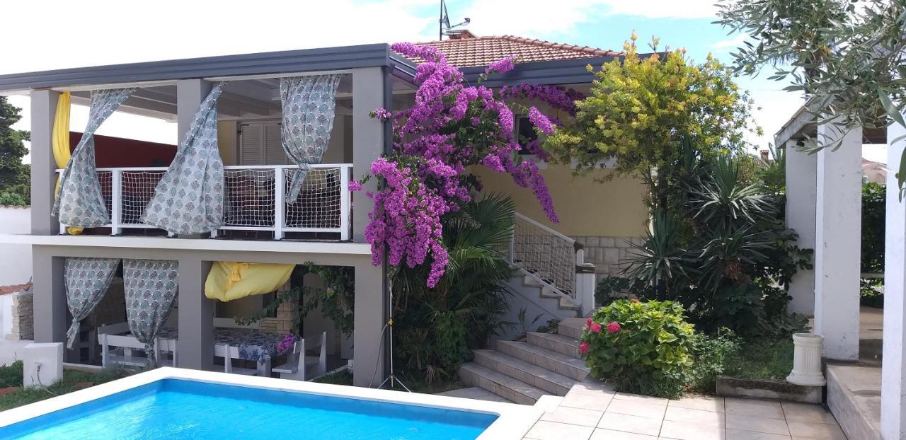 Holiday Homes Mare Premantura Exterior photo